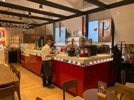 إيلي كافيه، فيينا