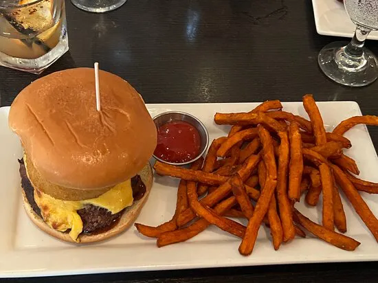 مطبخ وبار أنتيغوا