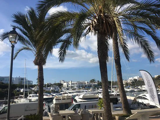 Mia's Boathouse (باللغة الإنجليزية).