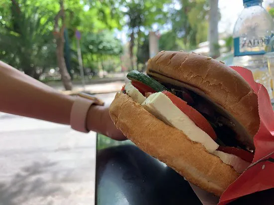 مطعم سبيتيكيس جيفسيس، أثينا