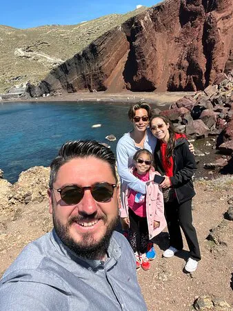 الشاطئ الأحمر سانتوريني ميكاليس