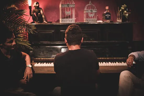 كورنيليا الكوكتيلات وأكثر