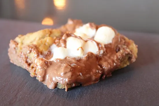 يمي ليشيز كافيه، المحرّق