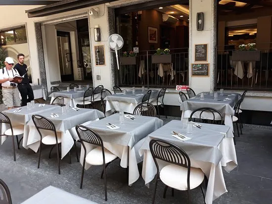 باباياغا ستيك البيت والبيتزا