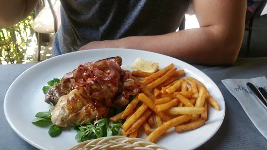 باباياغا ستيك البيت والبيتزا