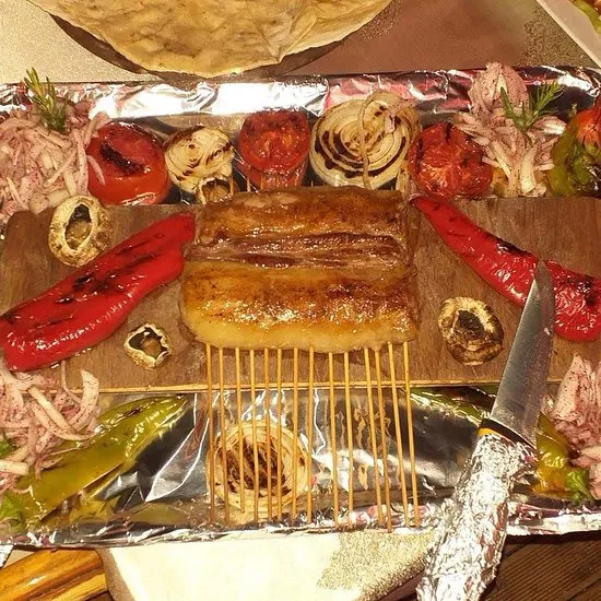 مطعم كينج آرمز، فتحية