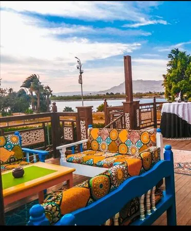 مطعم ومقهى بيت ورد