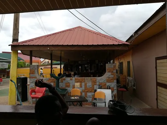 مطعم أونست شيف، أكرا - غانا