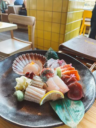 Yoko تناول الطعام