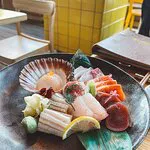 Yoko تناول الطعام