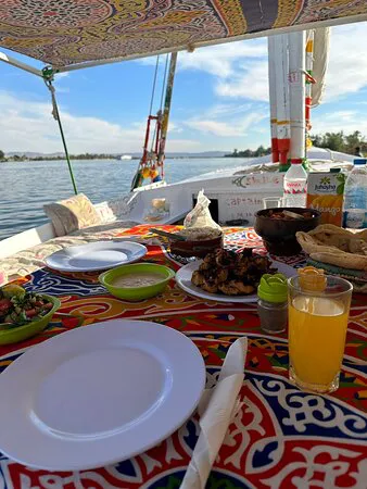 مطعم كوب قهوة شروق الشمس