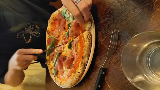 مطعم لابوراتوريو ديلا بيتزا، براغ