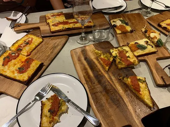 مطعم البيتزا Valerie's Pizza