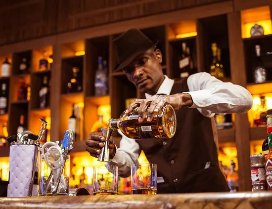 إل بادرينو لاونج، أكرا - غانا