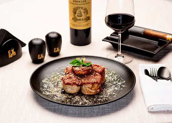 إل بادرينو لاونج، أكرا - غانا