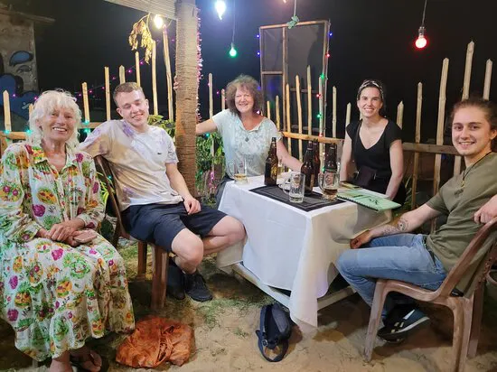 مطعم شاما بيتش