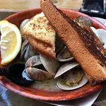 DJ's Clam Shack (باللغة الإنجليزية).