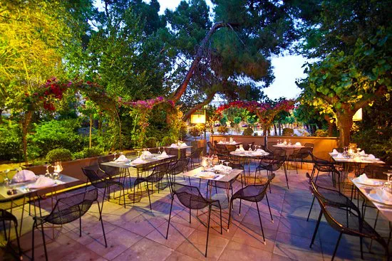 مطعم سبيروس وفاسيليس، أثينا