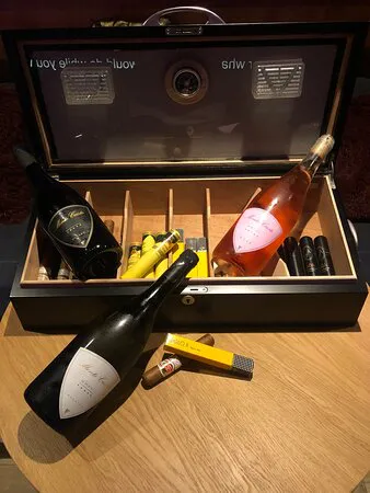 مطعم وبار ماما