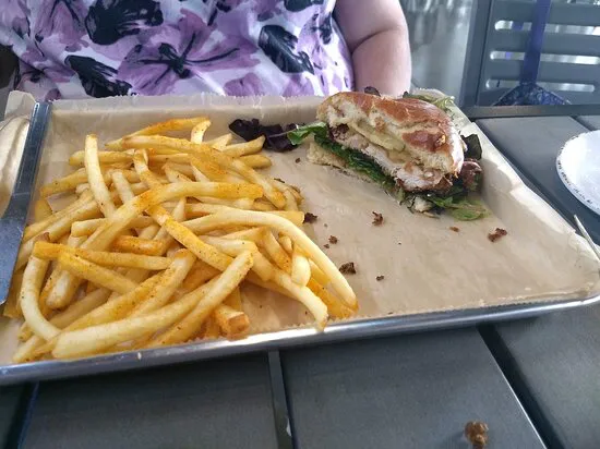 مطعم الاتحاد وساحة الألعاب