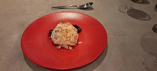 بار النبيذ مفصل والمطبخ