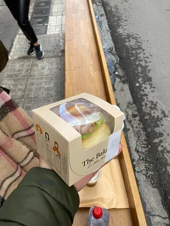 بيكرز ان ذا هود، أثينا