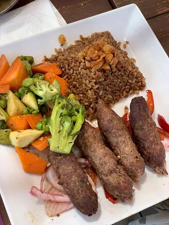 مطعم ٩ بيراميدز لاونج