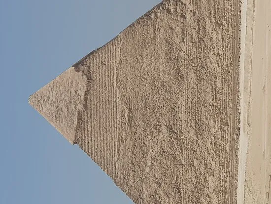 مطعم ٩ بيراميدز لاونج