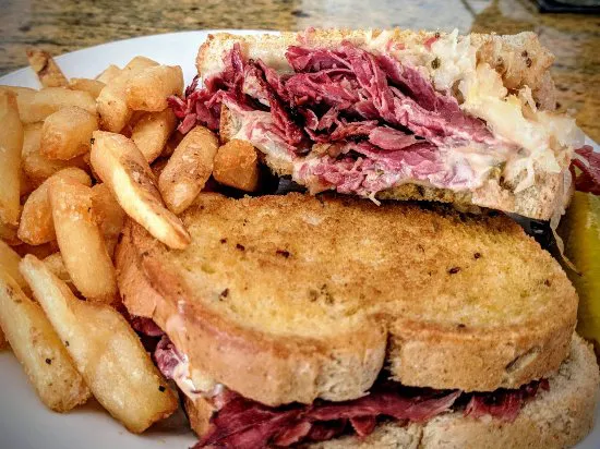 فيليدج بار آند جريل