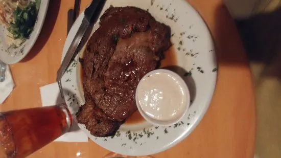 فيليدج بار آند جريل