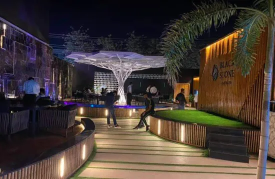 مطعم بلاك ستون - ذا إيليت، لاهور