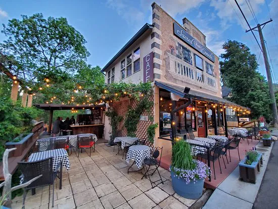 مقهى الأرض المقدسة