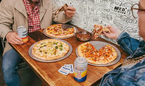 مطعم البيتزا Fia's Pizzeria