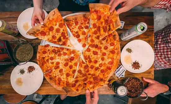 مطعم البيتزا Fia's Pizzeria