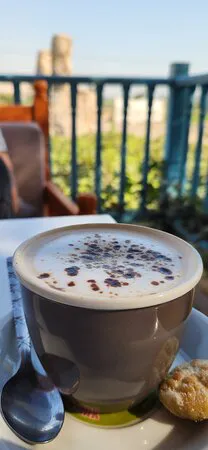 مطعم ومقهى بيت ضيافة ممنون