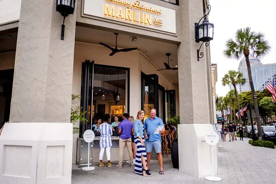 تومي باهاما مارلين بار آند ستور