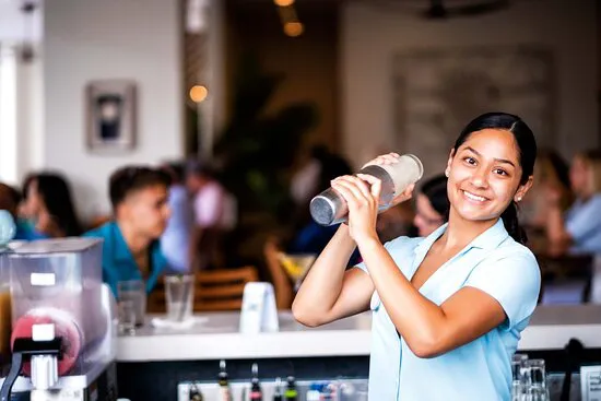 تومي باهاما مارلين بار آند ستور