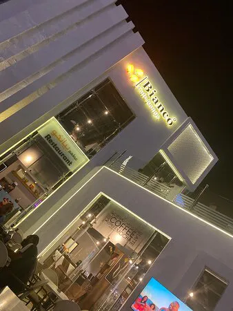 Bianco Cafe Lounge