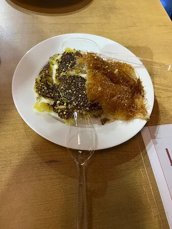 حلويات العكر - سوق واقف