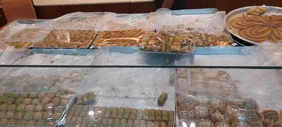 حلويات العكر - سوق واقف