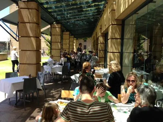 معرض الفنون الطعام النبيذ