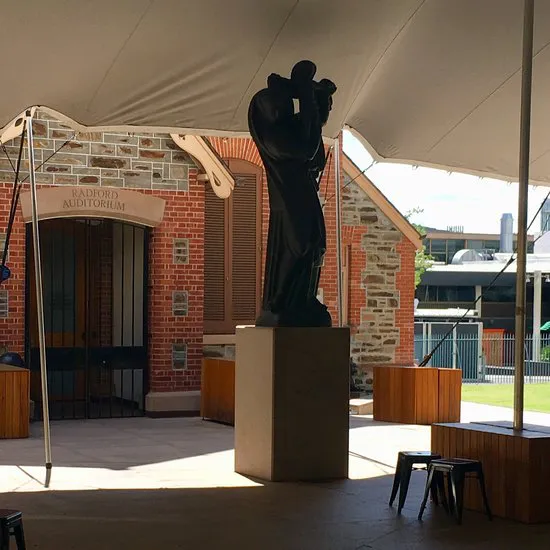 معرض الفنون الطعام النبيذ