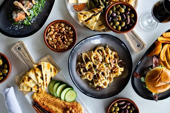 لومين سكاي بار ومطبخ