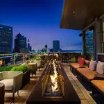 لومين سكاي بار ومطبخ