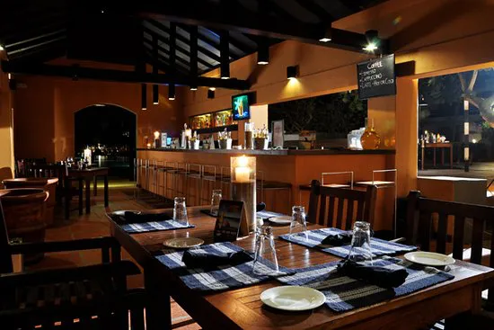 شواية وبار سنتر بوينت (جيتوينغ بلو)