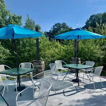 Rowdy's Cheesesteak & Shakes (باللغة الإنجليزية).