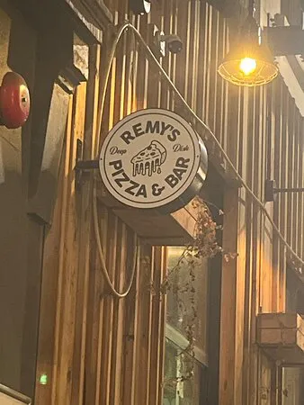 Remy's - Deep Dish Pizza & Bar