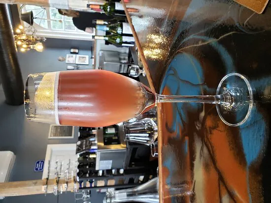 208 النبيذ بار