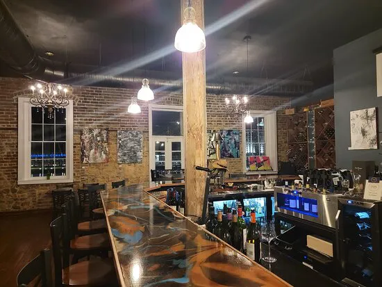 208 النبيذ بار