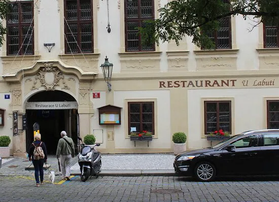 مطعم يو لابوتي، براغ